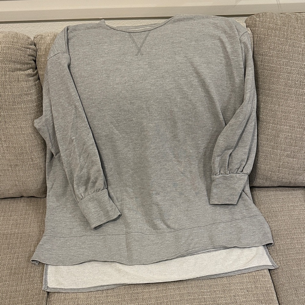 EVRI Gray Long Sleeve Sweatshirt
